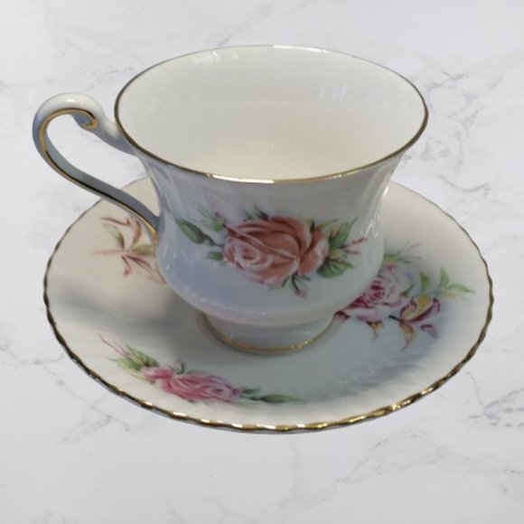 Bone China - Tea Cup and Saucer Set - England - Picture 2 of 3
